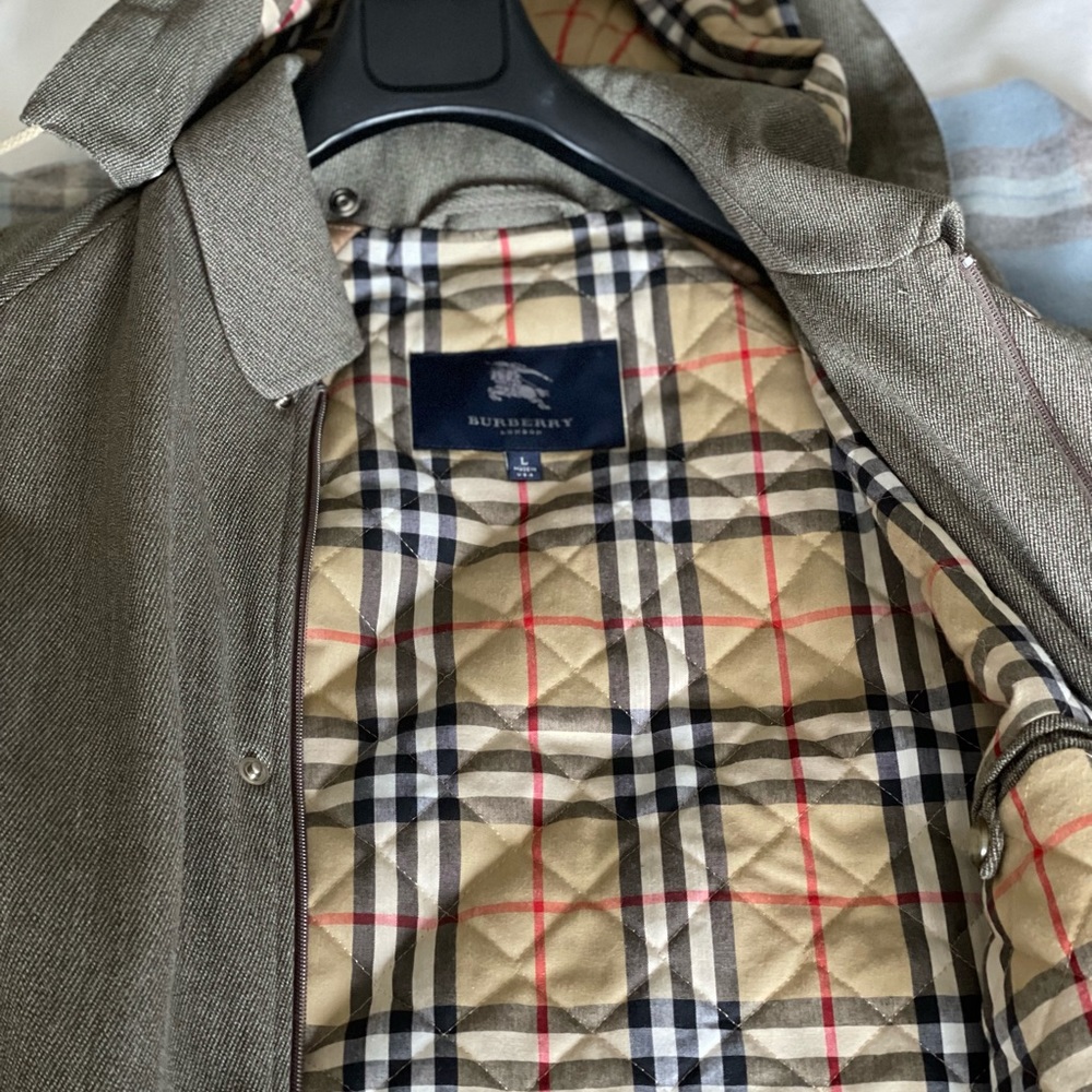 BURBERRY 100%
LAMBSWOOL
LAINE D'AGNEAU MAN’S LARGE COAT